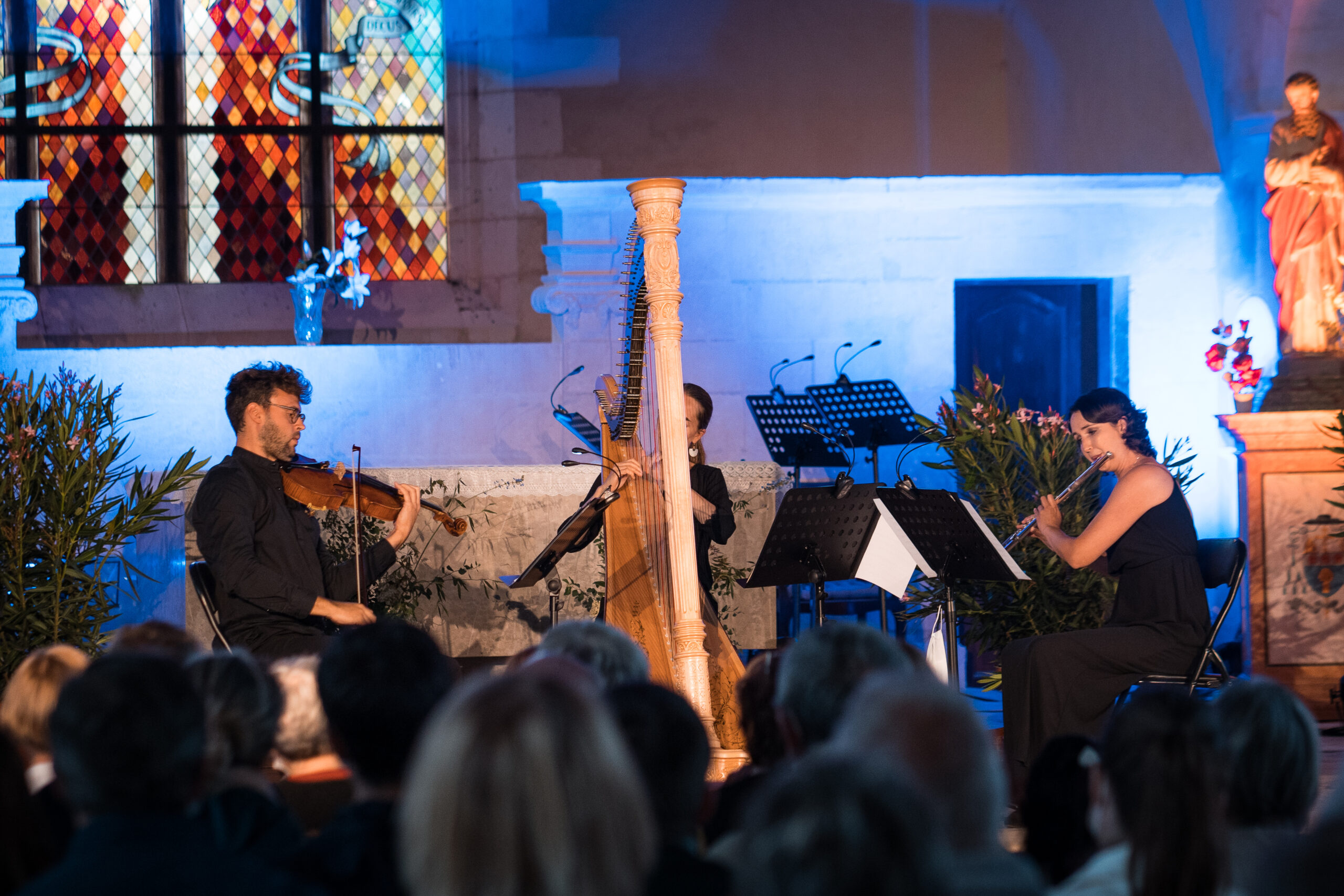 concert des musiciens à cordes dans l'église de Marennes-Hiers-Brouage et d'une flutiste